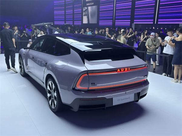奧迪E5 Sportback：30分鐘破萬單的背后，是豪華電動的「取舍」革命！