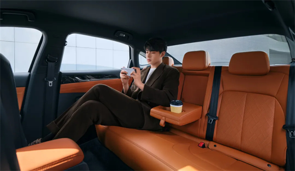 限時(shí)先享置換一口價(jià)！「10萬級(jí)600續(xù)航中級(jí)轎車」五菱星光2025款正式上市！