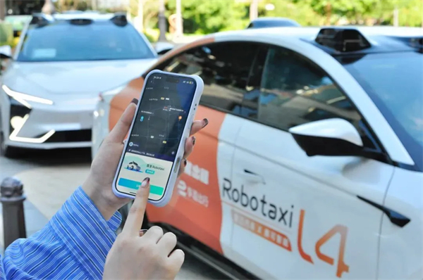 官宣！智己L4級Robotaxi度假區(qū)專線今日正式運營，免費體驗！